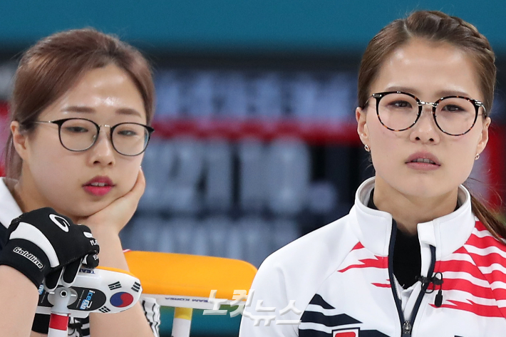 평창올림픽 당시 김선영(왼쪽)과 김은정. 