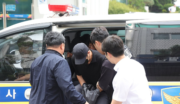 강도상해 혐의로 구속영장이 청구된 30대 농협 직원 A씨. 연합뉴스