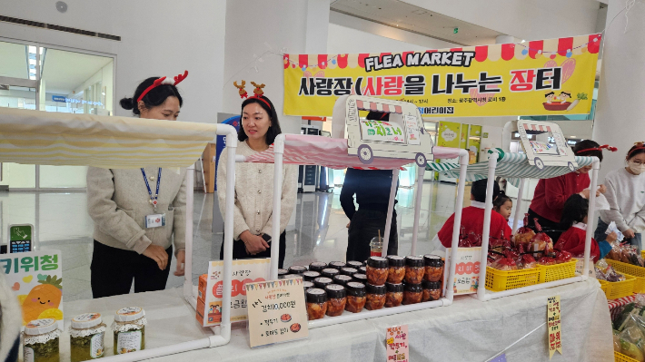 광주광역시는 오는 9일 오전 11시부터 오후 3시까지 시청 1층 시민홀에서 '광주·전남 행정통합을 위한 설맞이 농특산물 직거래장터'를 운영한다. 광주시 제공