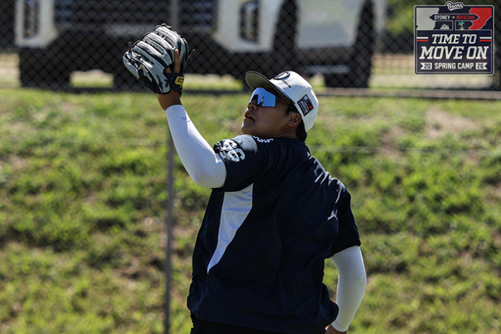 수비 훈련하는 두산 김주오. 구단 제공