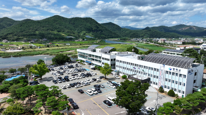 영덕군청사. 영덕군 제공