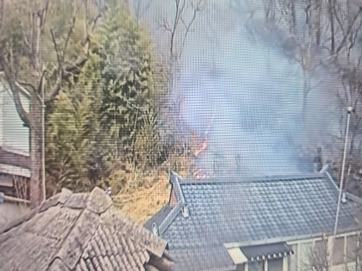 완주군의 한 야산서 발생한 산불. 전북소방본부 제공