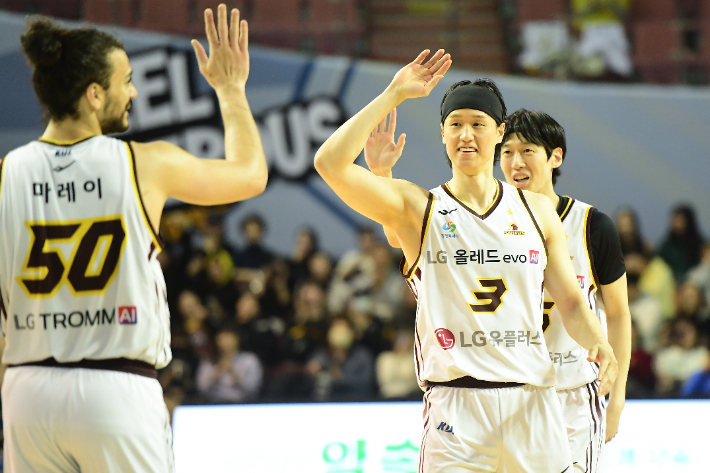 환호하는 LG 장민국. KBL 제공