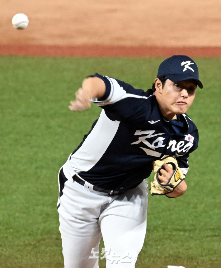 2023년 항저우아시안게임 야구 대만과 결승에서 역투하는 문동주. 사오싱(중국)=황진환 기자