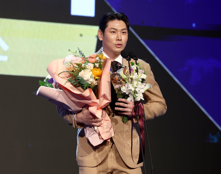 2024년 KBO 리그 시상식에서 출루율왕에 오른 홍창기. 연합뉴스 