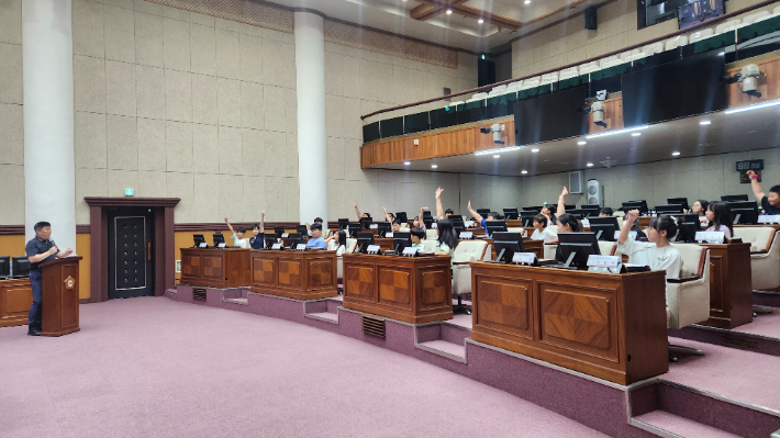 전주시의회 청소년의회 장면. 전주시의회 제공