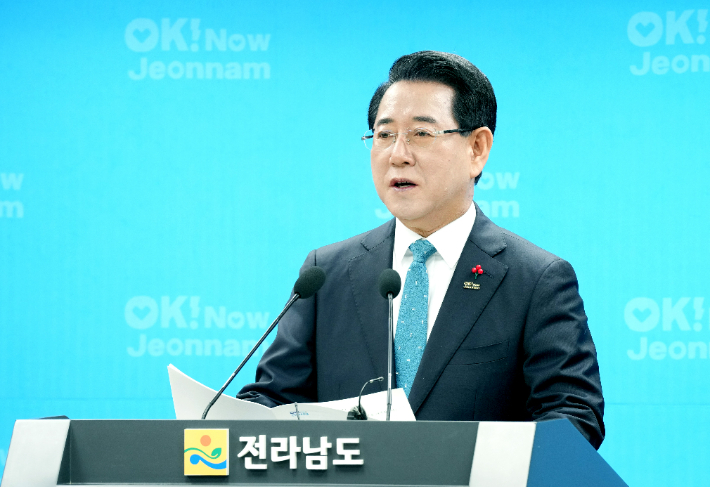 김영록 전남도지사 기자회견 모습. 전라남도 제공
