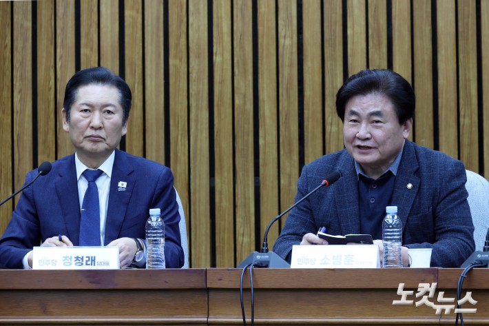 더불어민주당 소병훈 의원이 6일 서울 여의도 국회에서 열린 조국혁신당과 합당 관련 3선의원 간담회에서 발언을 하고 있다.