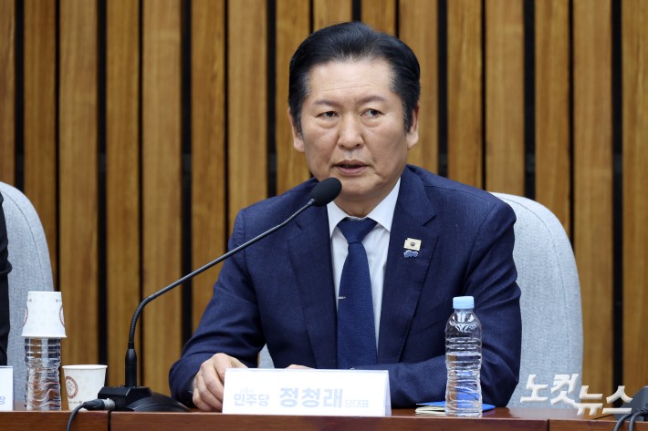 더불어민주당 정청래 대표가 6일 서울 여의도 국회에서 열린 조국혁신당과 합당 관련 3선의원 간담회에서 발언을 하고 있다.