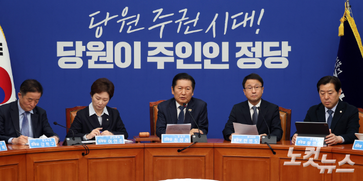 더불어민주당 정청래 대표가 6일 서울 여의도 국회에서 열린 최고위원회의에서 발언을 하고 있다. 윤창원 기자