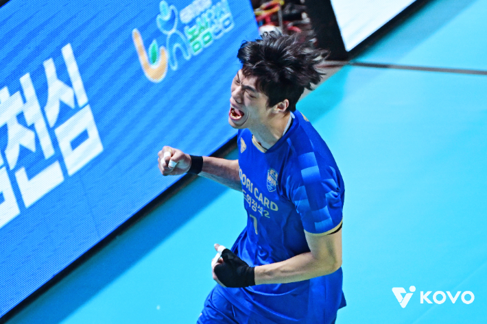 환호하는 이상현. 한국배구연맹