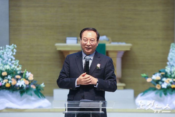  창립 50주년 기념예식에서 권의구 목사가 기념사를 전하고 있다. 최화랑 기자