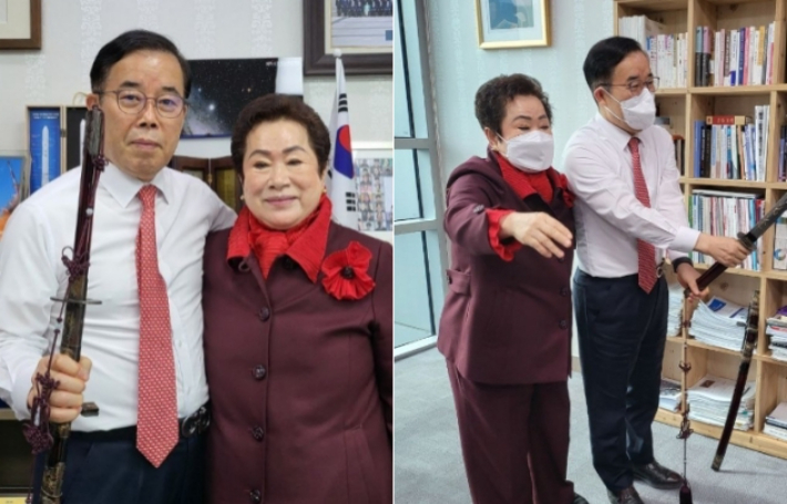 [단독]신천지 '정교유착 연결고리' 이희자, 박성중에 장검 전달