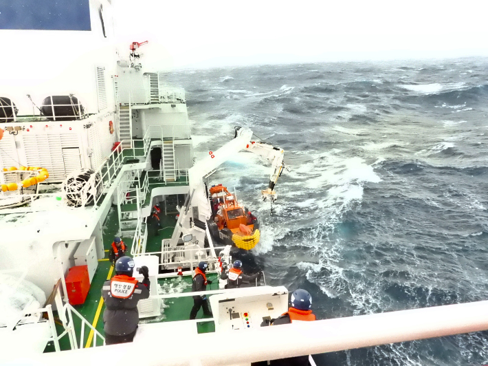 풍랑경보 속 독도 인근서 조업하던 선원 1명 실종…해경 수색 중