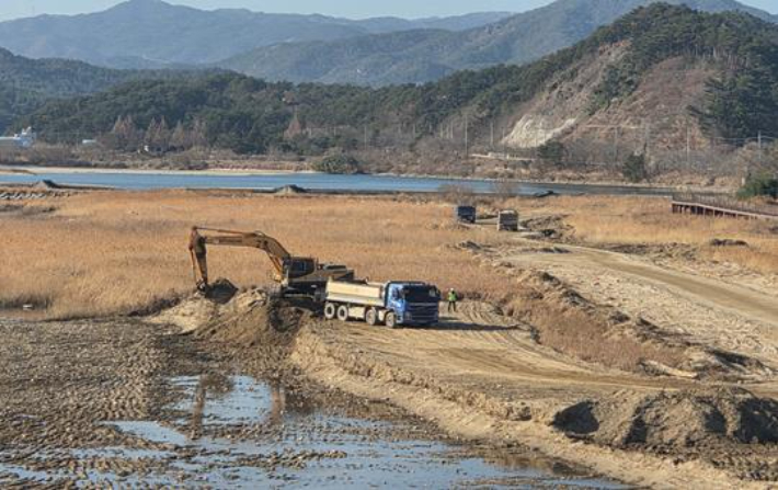 하천 퇴적토 준설사업. 울진군 제공