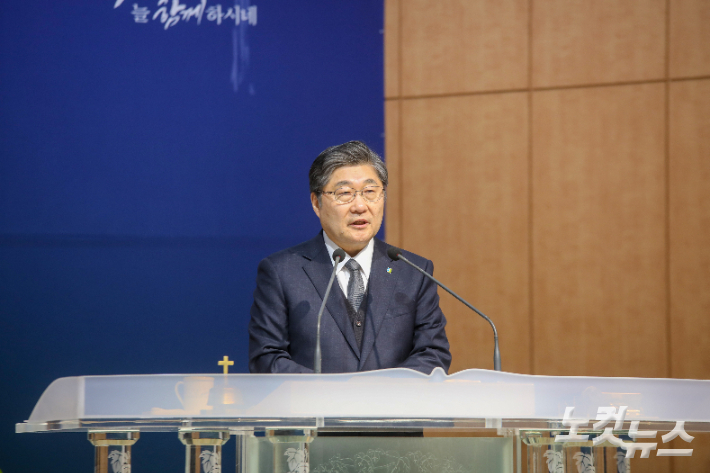예장 합동 총회장 장봉생 목사가 연합기도회에서 설교를 전하고 있다. 최화랑 기자
