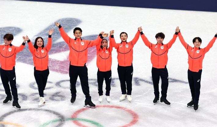 2회 연속 동계올림픽 피겨 스케이팅 단체전 은메달을 따낸 일본 대표팀. 연합뉴스 