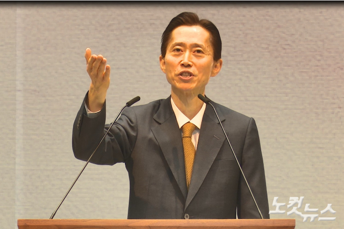 충북노회 증경노회장 예수열방교회 박순석 목사가 기도회를 인도하고 있다. 충북CBS