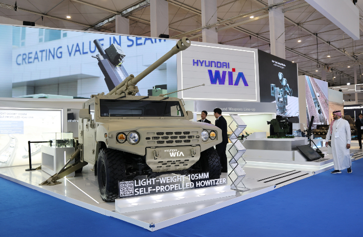 사우디아라비아 리야드에서 8일(현지시간) 개막한 방위산업 전시회 'WDS 2026'에 참가한 현대위아의 전시장 모습. 현대위아 제공