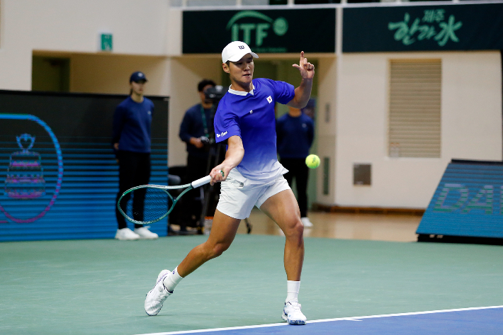 권순우가 강력한 포핸드 스트로크를 구사하는 모습. 협회 