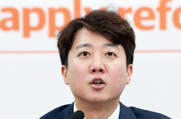 개혁신당 이준석 대표가 9일 국회에서 열린 최고위원회의에 참석해 발언하고 있다. 연합뉴스