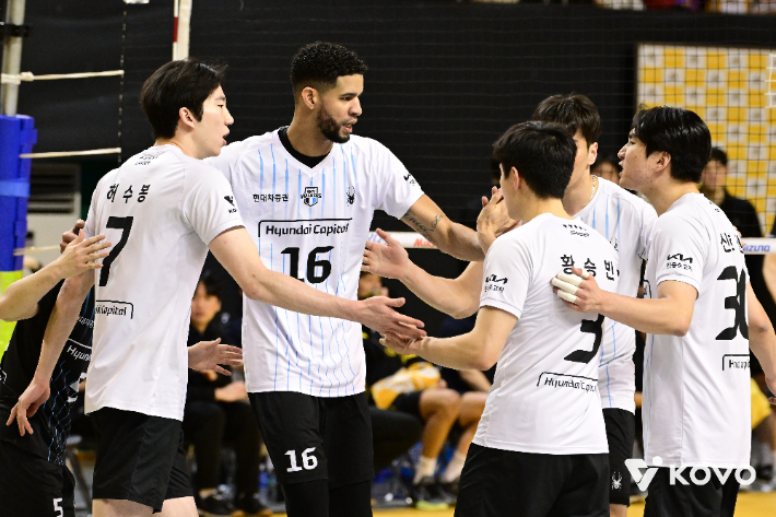 1위 탈환한 현대캐피탈. 한국배구연맹