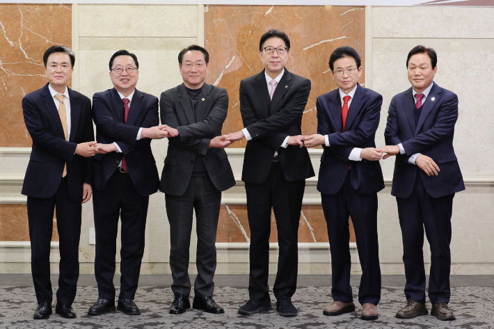 부산·경남·대전·충남 광역단체장, 행정통합 관련 대정부 건의문 전달