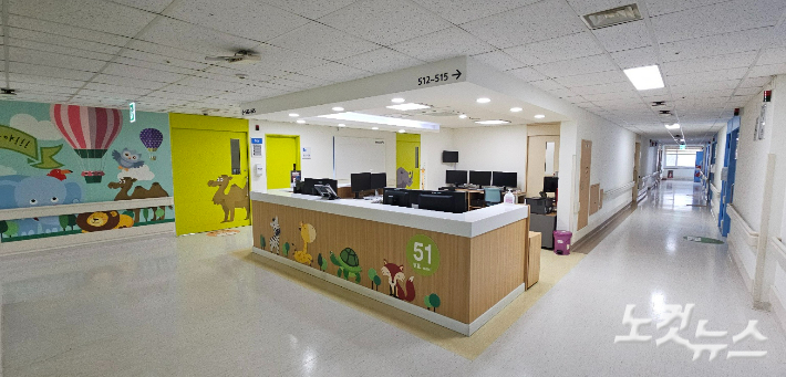 병동 로비. 임성민 기자