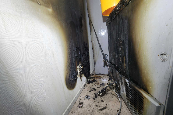 11일 오전 3시 33분쯤 강원 원주시 지정면 가곡리의 한 아파트 1층에서 불이 나 주민 1명이 다쳤다. 강원소방본부 제공