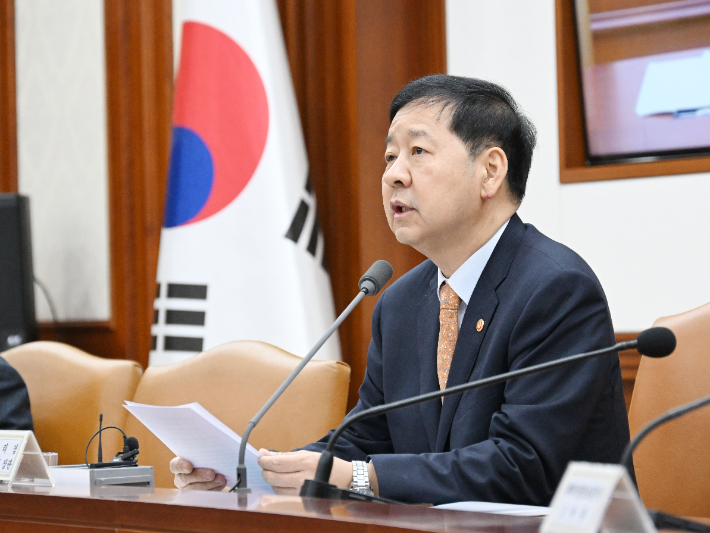 구윤철 부총리 겸 재정경제부 장관이 11일 서울 종로구 정부서울청사에서 열린 '민생물가 특별관리 관계장관 TF 1차 회의'를 주재하며 모두발언을 하고 있다. 재정경제부 제공