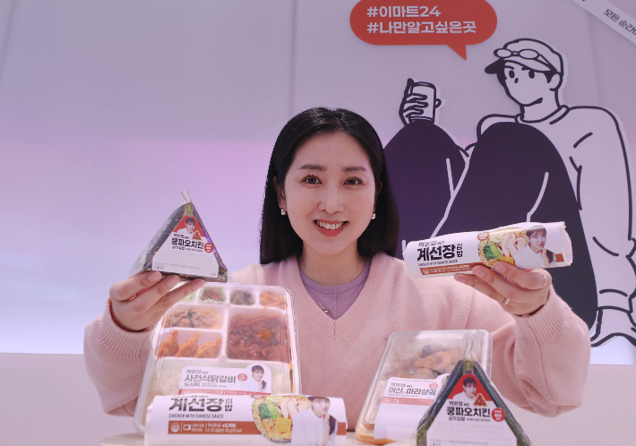 이마트24는 넷플릭스 예능 흑백요리사에 '중식여신'으로 출연한 박은영 셰프와 협업한 도시락, 안주 등 간편식 5종을 출시한다. 이마트24 제공