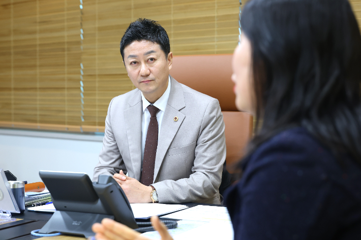 김진경 경기도의회 의장은 11일 시흥시 목감지구 학부모연합회와 간담회를 열고, 목감지구 교육 환경 개선을 위한 구체적인 정책 과제와 협력 방안을 논의했다. 경기도의회 제공