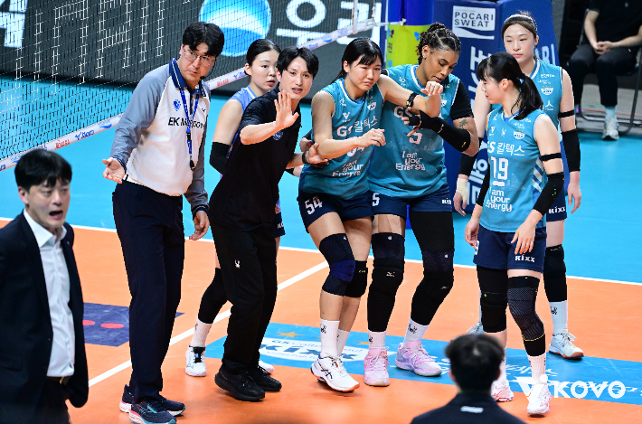 통증 호소하는 오세연. 한국배구연맹