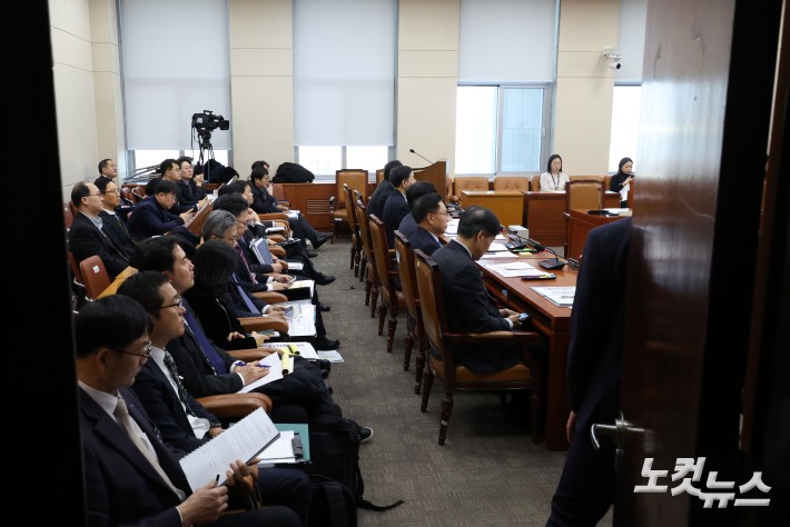 비공개로 전환되는 대미투자특위