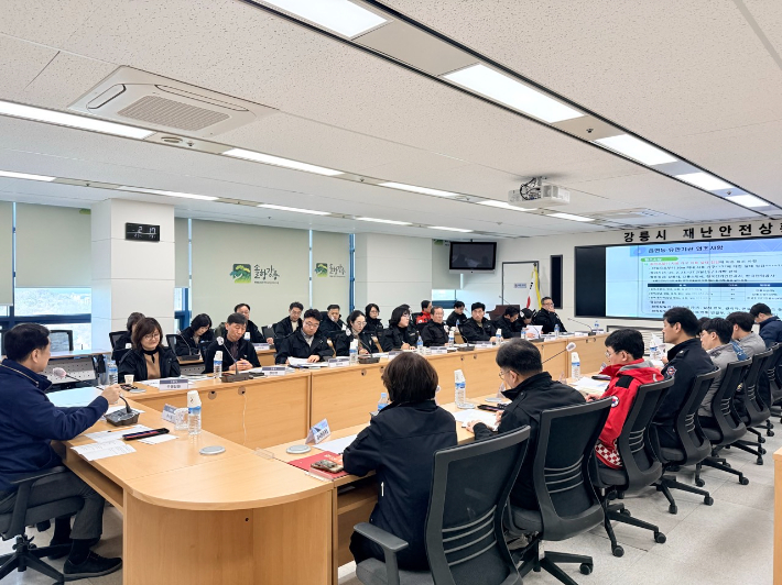 유관기관 봄철 산불 대응 회의. 강릉시 제공