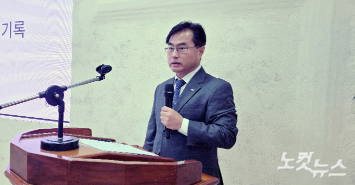 부산CBS 안성용 대표가 특강을 하고 있다. 이강현 기자