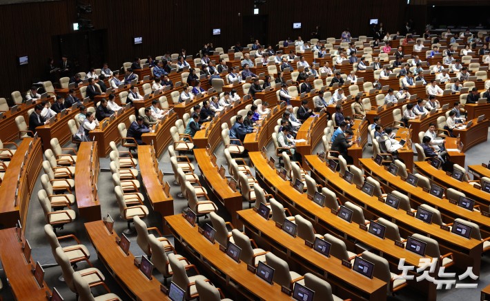 국민의힘 빠진 국회 본회의