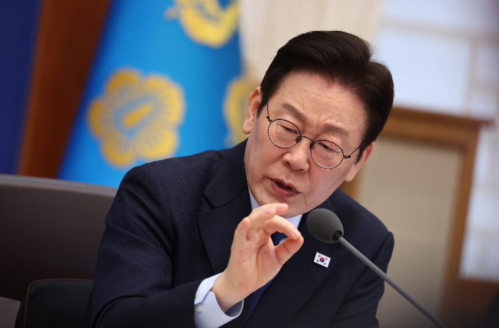 이재명 대통령이 청와대에서 열린 국무회의에서 발언하고 있다. 연합뉴스