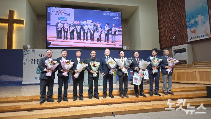 70회 강원지방회 신.구 임원  기념촬영. 최재훈 기자