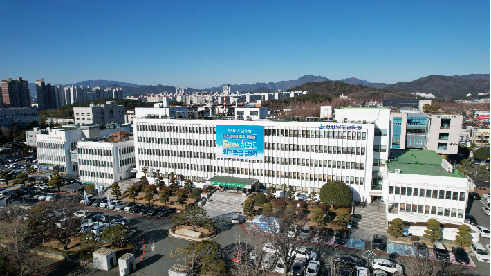 경남교육청 남녀공학 전환 본격 확대…"여고 학급 감소 뚜렷"