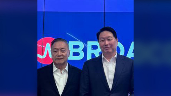 최태원 SK그룹 회장과 혹 탄 브로드컴 CEO. 연합뉴스