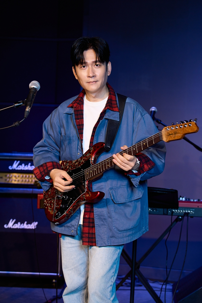 아묻따밴드 기타 전인혁. 넥스타엔터테인먼트 제공