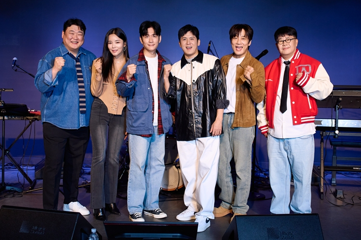 왼쪽부터 김준현, 조정민, 전인혁, 홍경민, 차태현, 조영수. 넥스타엔터테인먼트 제공