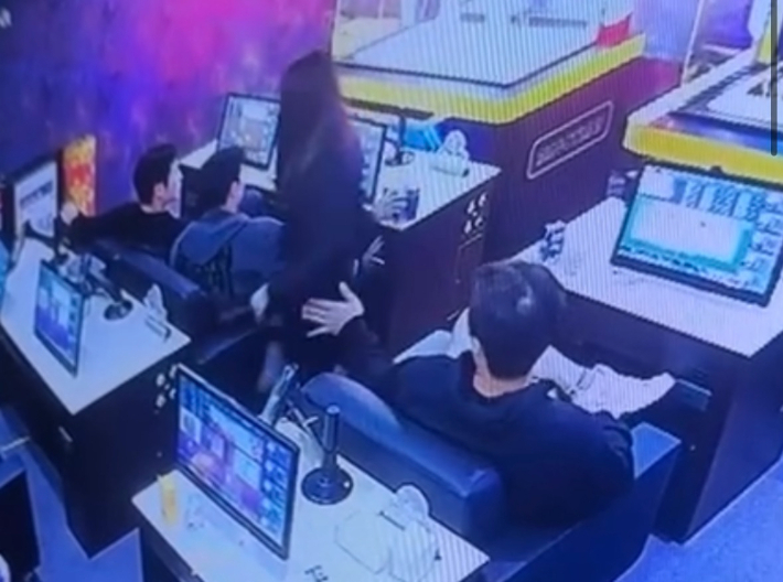 롯데 선수들의 성추행 의혹을 제기한 온라인 커뮤니티 캡처. 