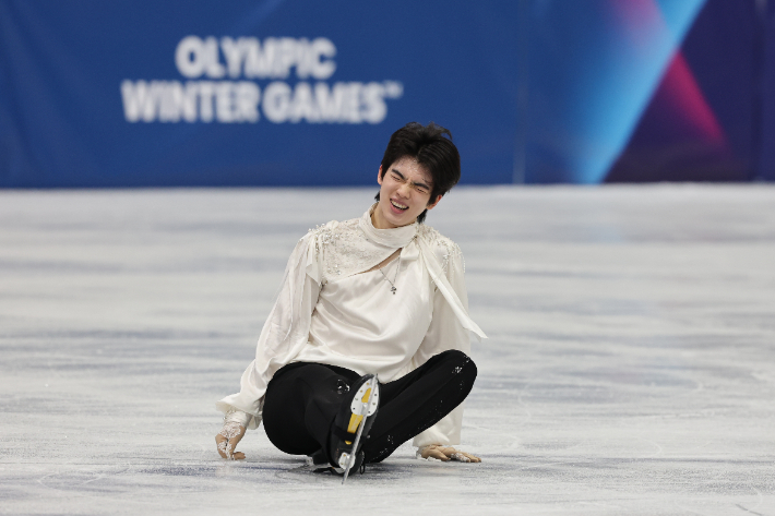 아쉬워하는 차준환. 연합뉴스