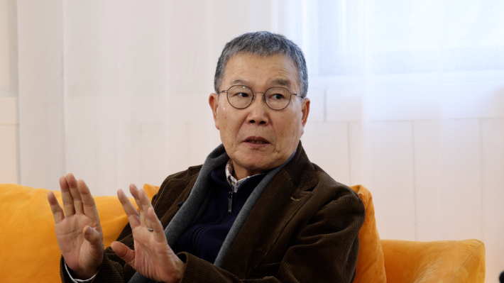 "주름은 젊음이 돈 주고도 살 수 없는 인생의 빈티지입니다." 세 번의 암 투병을 거친 김동호 목사가 나이 듦의 아름다움을 설명하고 있다. 유튜브 '김일환의 예수살롱' 캡처