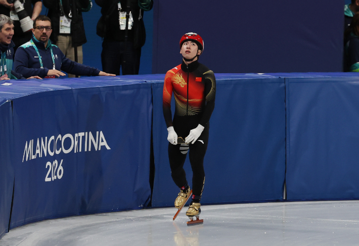 넘어진 린샤오쥔. 연합뉴스