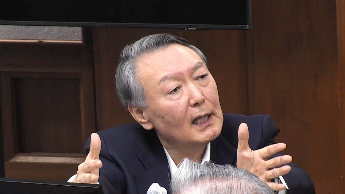 12·3 비상계엄 관련 내란 우두머리 혐의로 기소된 윤석열 전 대통령이 지난 13일 서울 서초구 서울중앙지방법원 417호 형사대법정에서 열린 내란 우두머리 혐의 결심공판에서 최후진술하고 있다. 연합뉴스