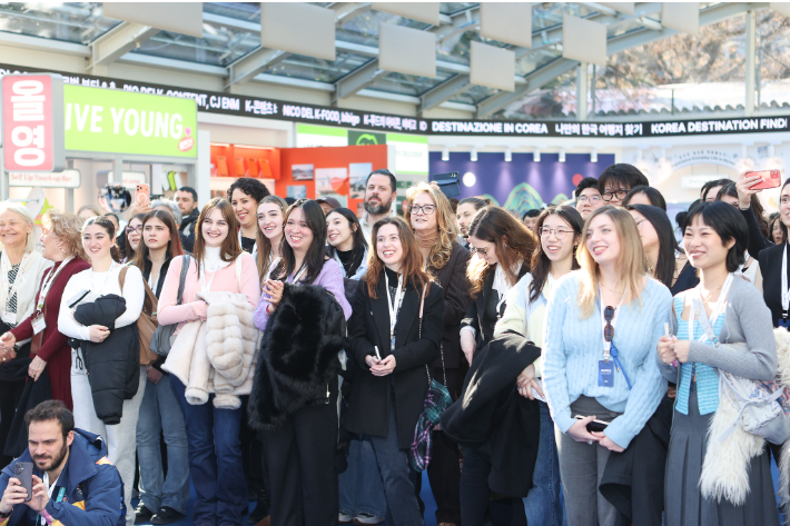 코리아하우스에서 열린 '한국의 날' 행사에 참가한 각국의 사람들. 대한체육회 제공
