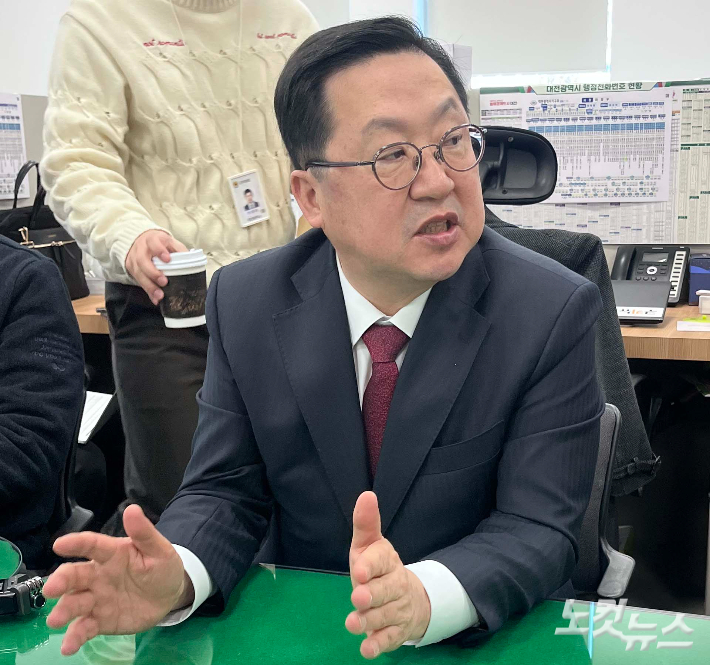 이장우 대전시장 '시민 대상으로 통합 여론조사 검토'